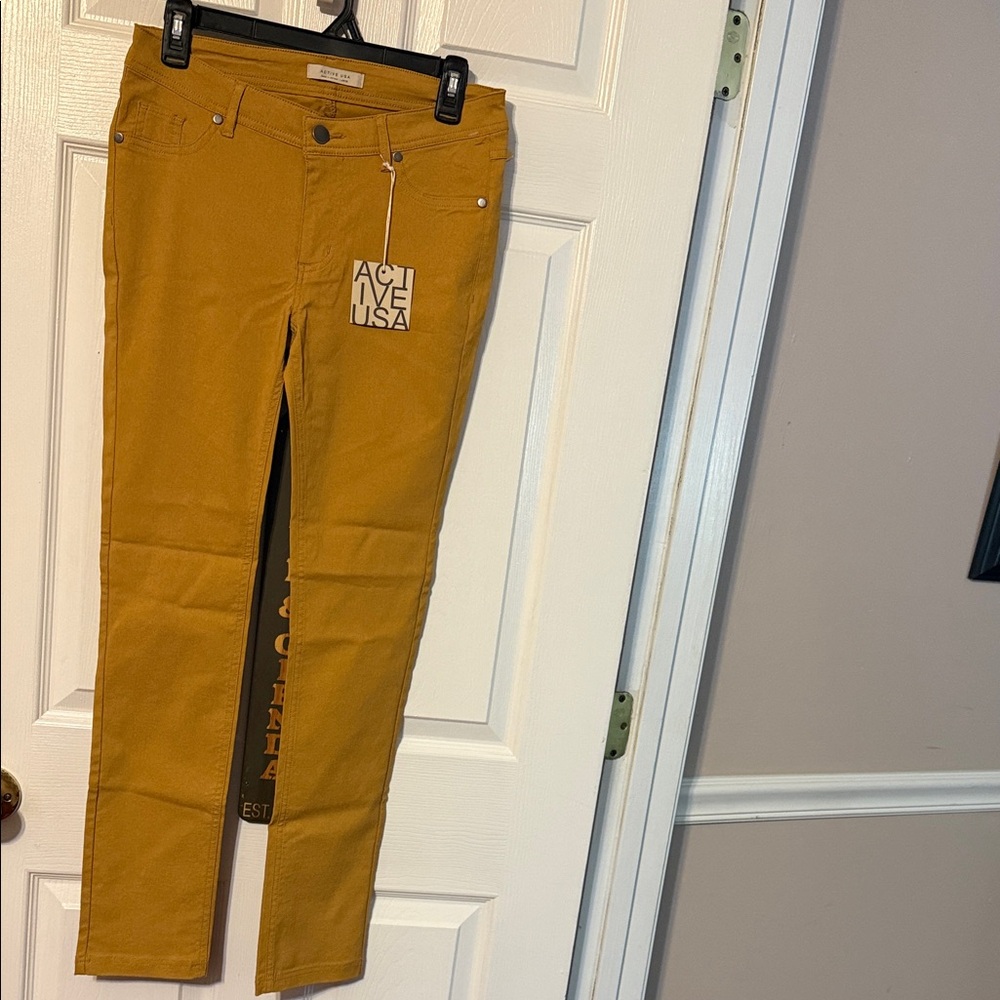 Active USA Mustard Straight Skinny Leggings; size: L